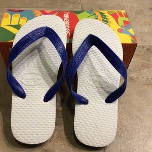 Havaianas Traditional Blue and White Flip Flops.